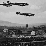 Bombenflugzeuge über dem »Bückedorf«