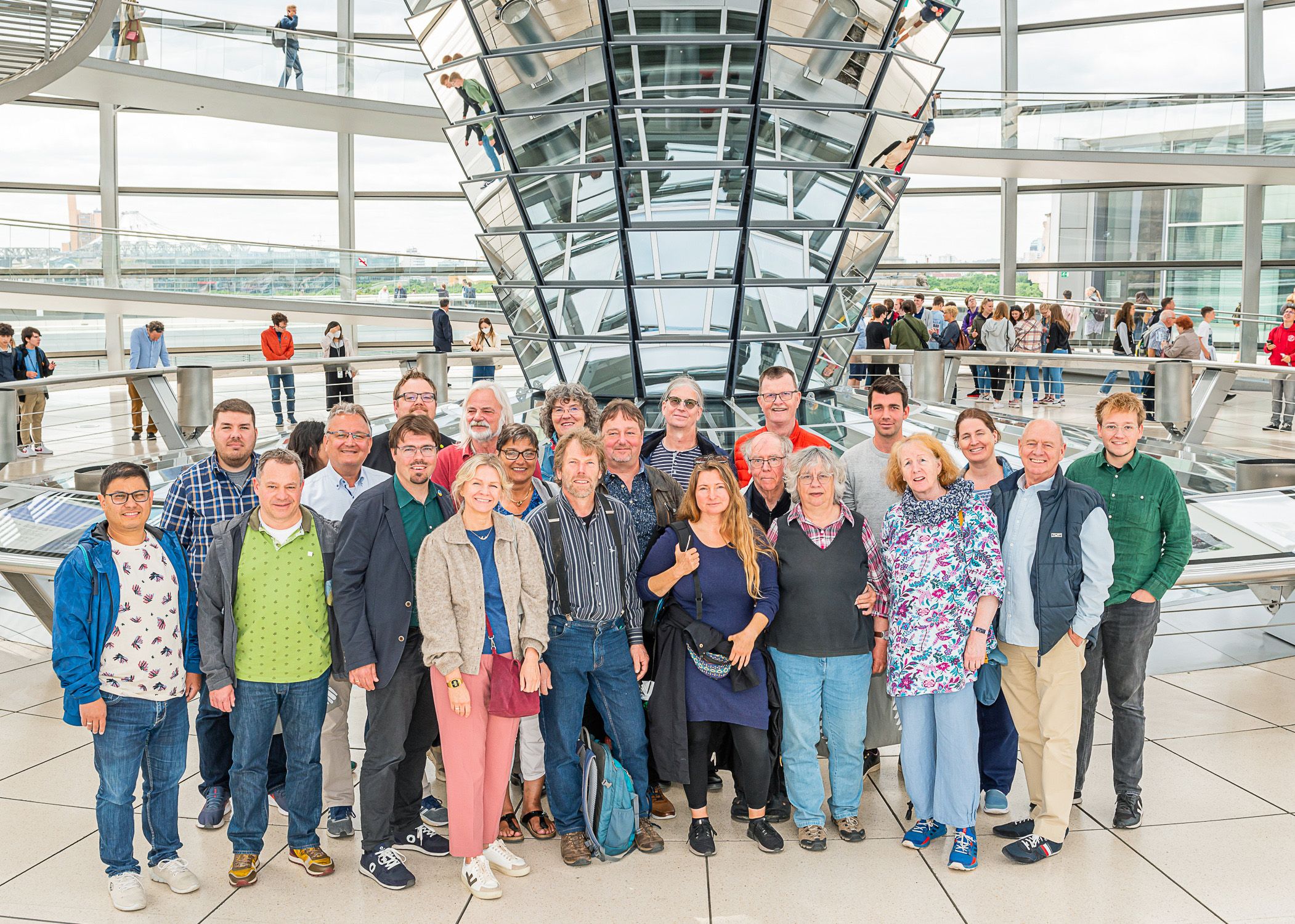 Erste Besucher*innengruppe im Bundestag