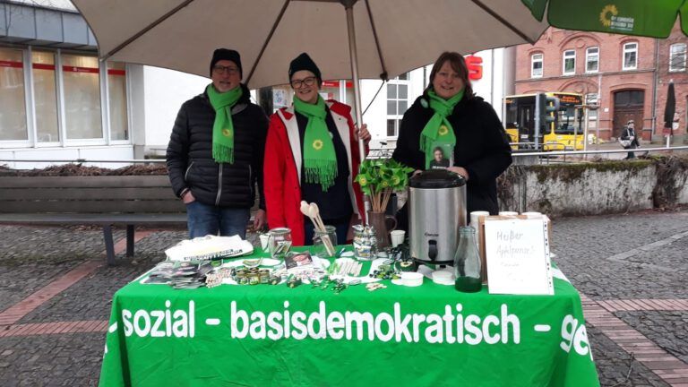 Infostand auf dem Wochenmarkt in Hessisch Oldendorf